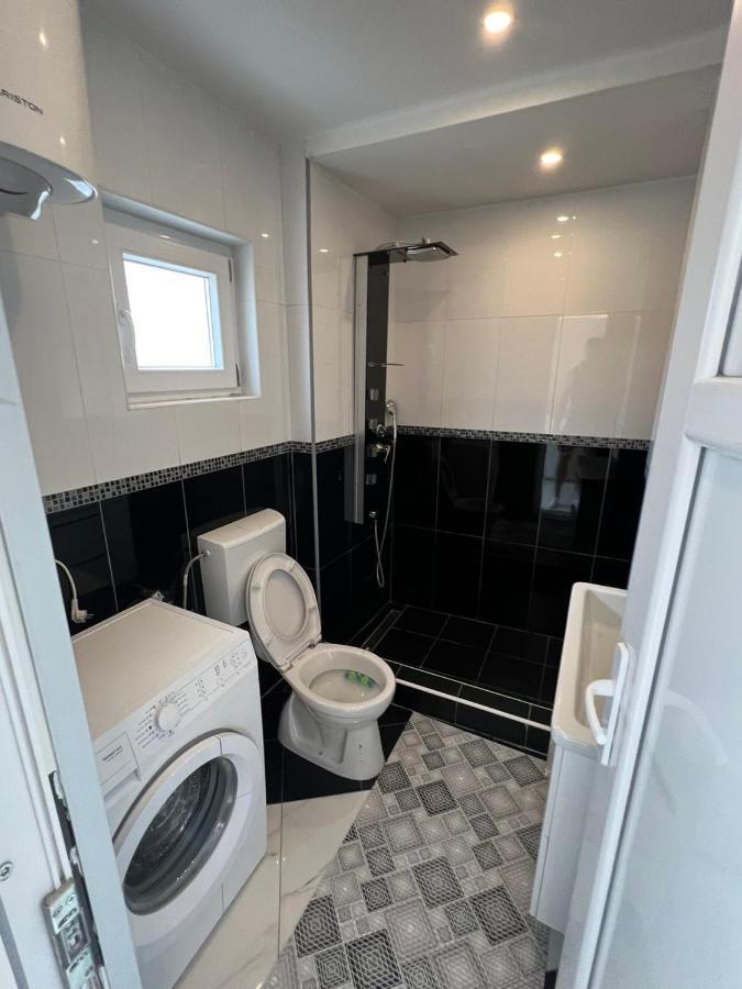 Apartman Glorija โกตอร์ ภายนอก รูปภาพ