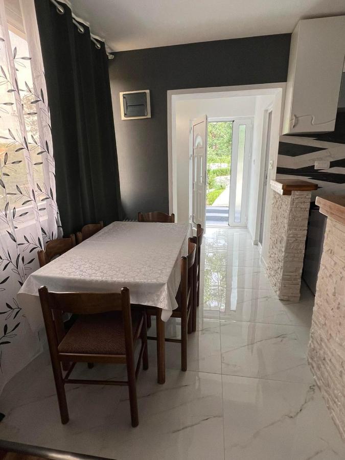 Apartman Glorija โกตอร์ ภายนอก รูปภาพ