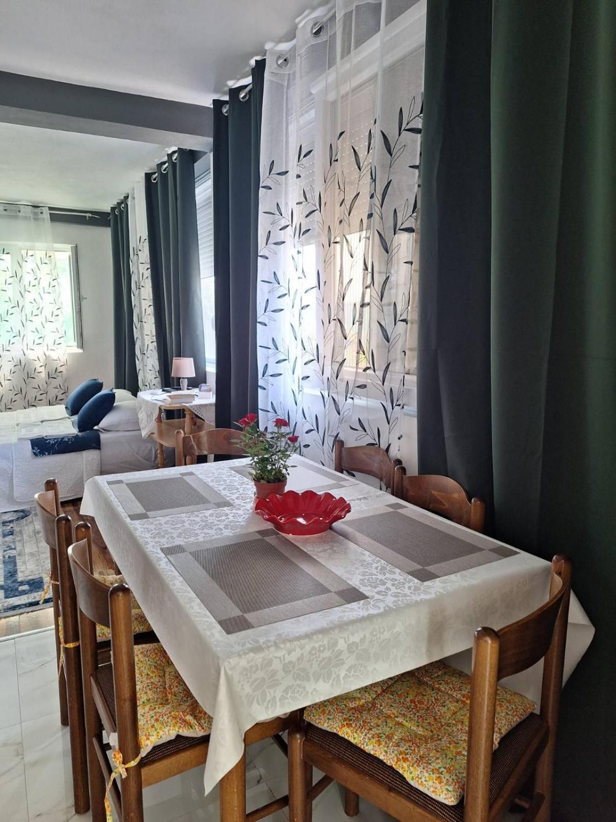 Apartman Glorija โกตอร์ ภายนอก รูปภาพ
