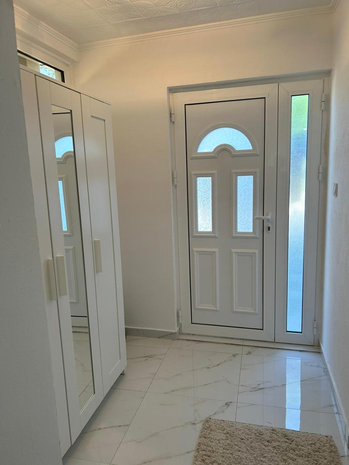 Apartman Glorija โกตอร์ ภายนอก รูปภาพ